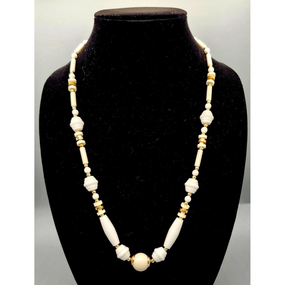 Necklace Faux Stone and Beads, White and Gold Tone